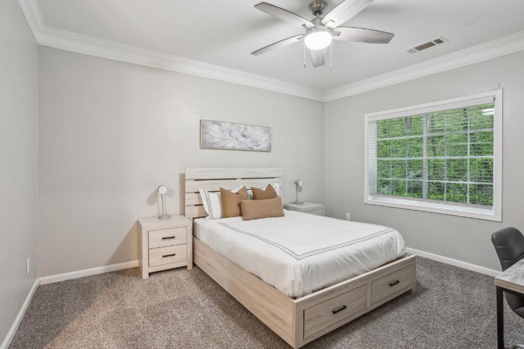 Crest At East Cobb 1826b I Spacious 2bd 2bt, Marietta