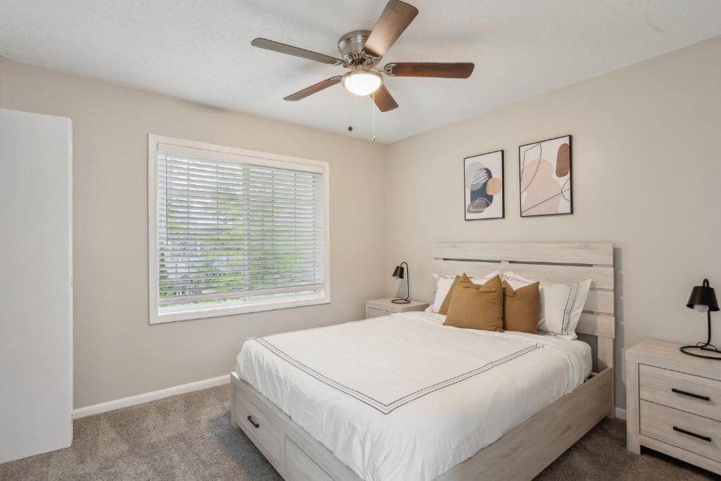 Crest At East Cobb 1830g I Spacious 2bd 2bt, Marietta