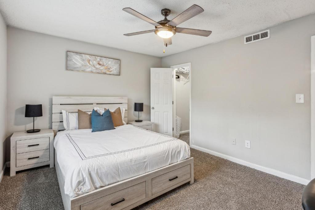 Crest At East Cobb 1832a I Spacious 1bd 1 Bth, Marietta