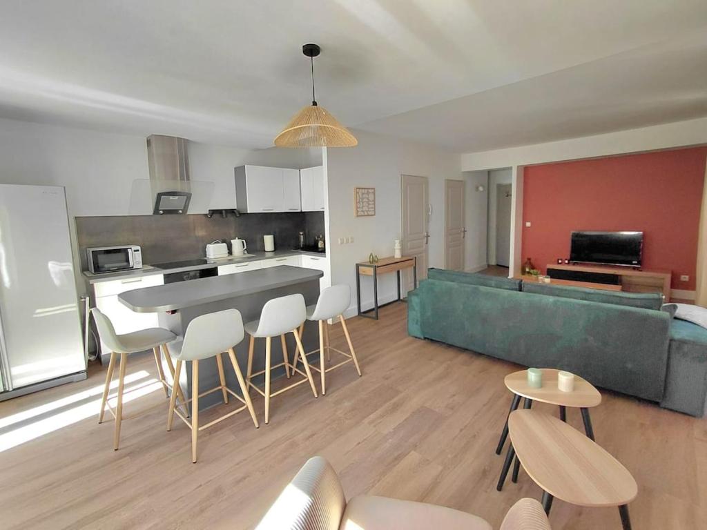 Renovated apartment, hyper center, private parking - 3