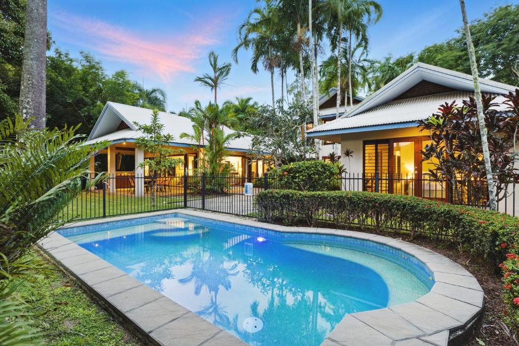 65 Mitre Port Douglas - Villa with golf course views, Craiglie