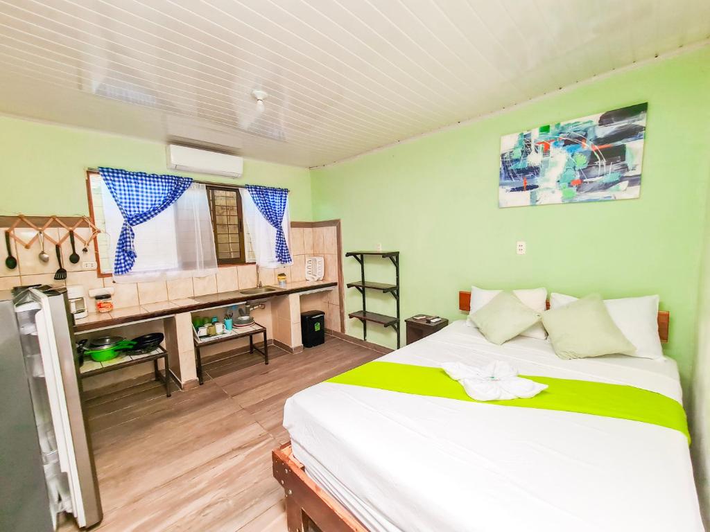 Double Room with Shared Bathroom, Cabinas Coco Alegre in Coco