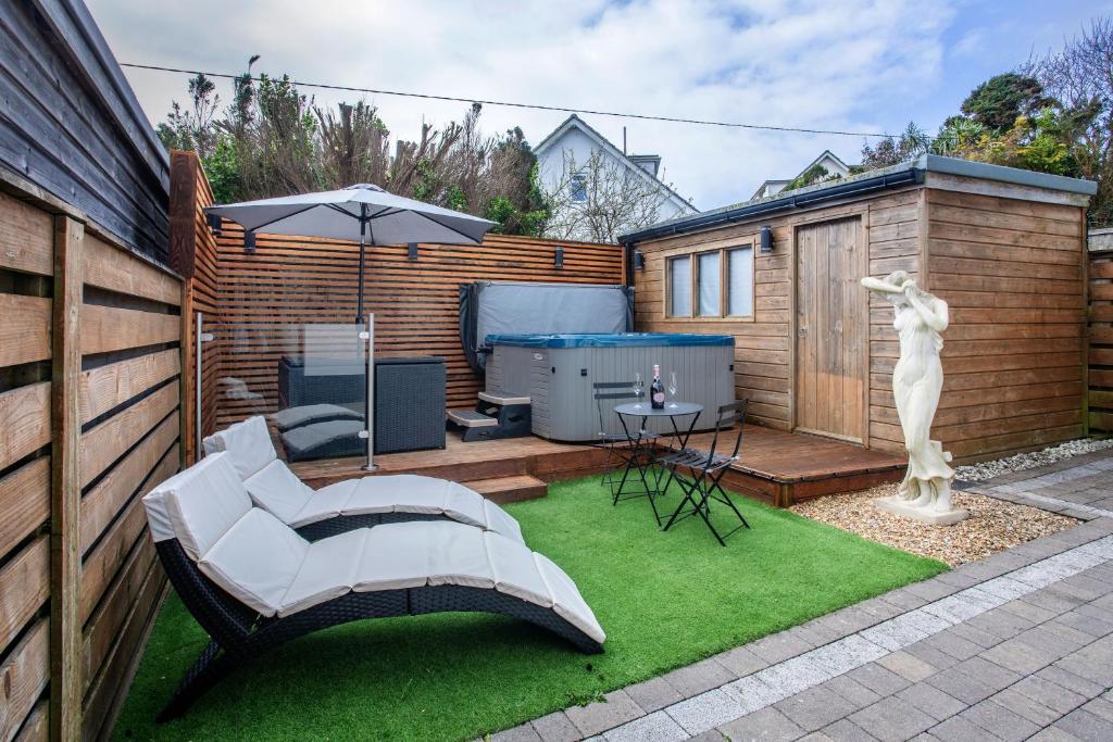 Luxe Detached House with Hot Tub, Penzance photo 5