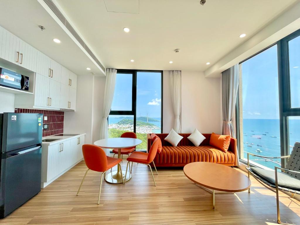 LYNS Apartment - Ocean View with Infinity Pool &Firework