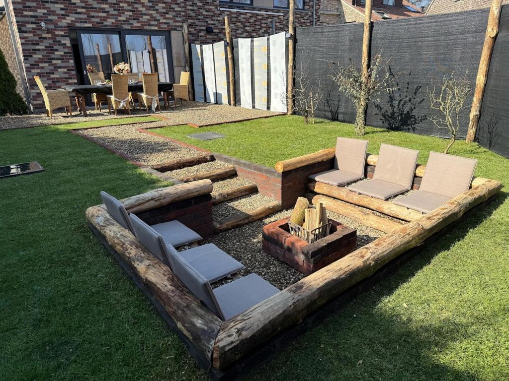 House with garden, fireplace and hot tub, Kinrooi