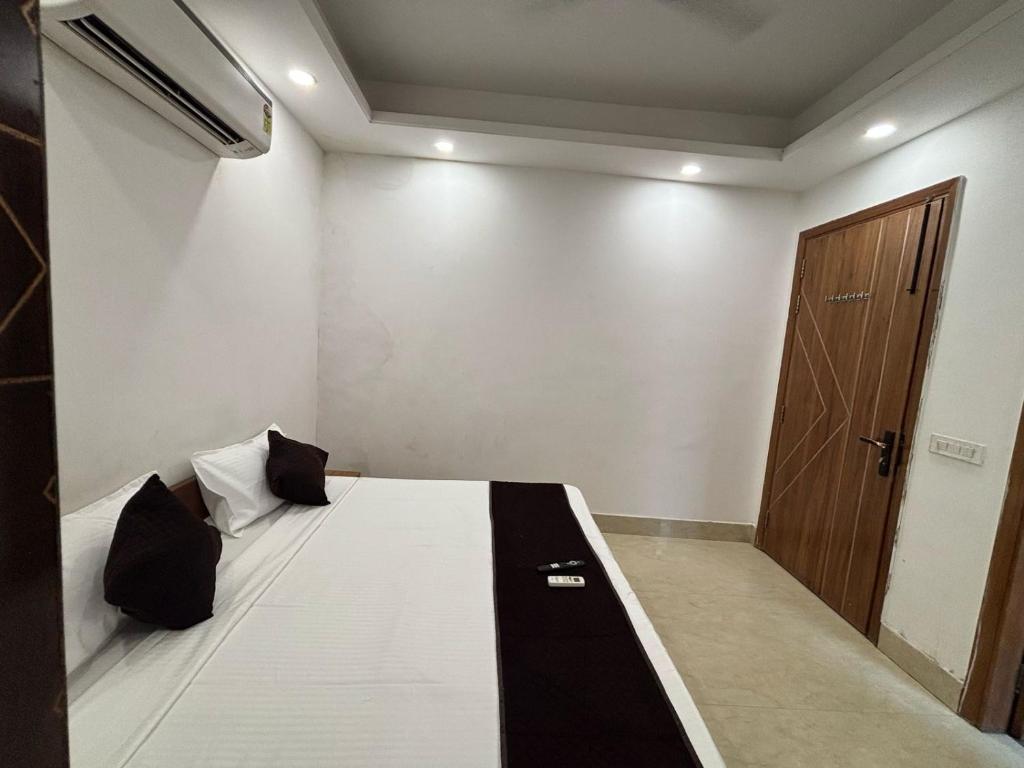 The Capstone saket, Nové Dilí