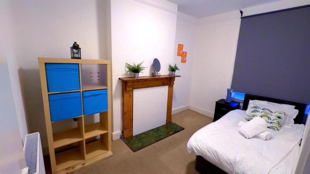 Spacious House- Parking Garden & Central Location, Walsall