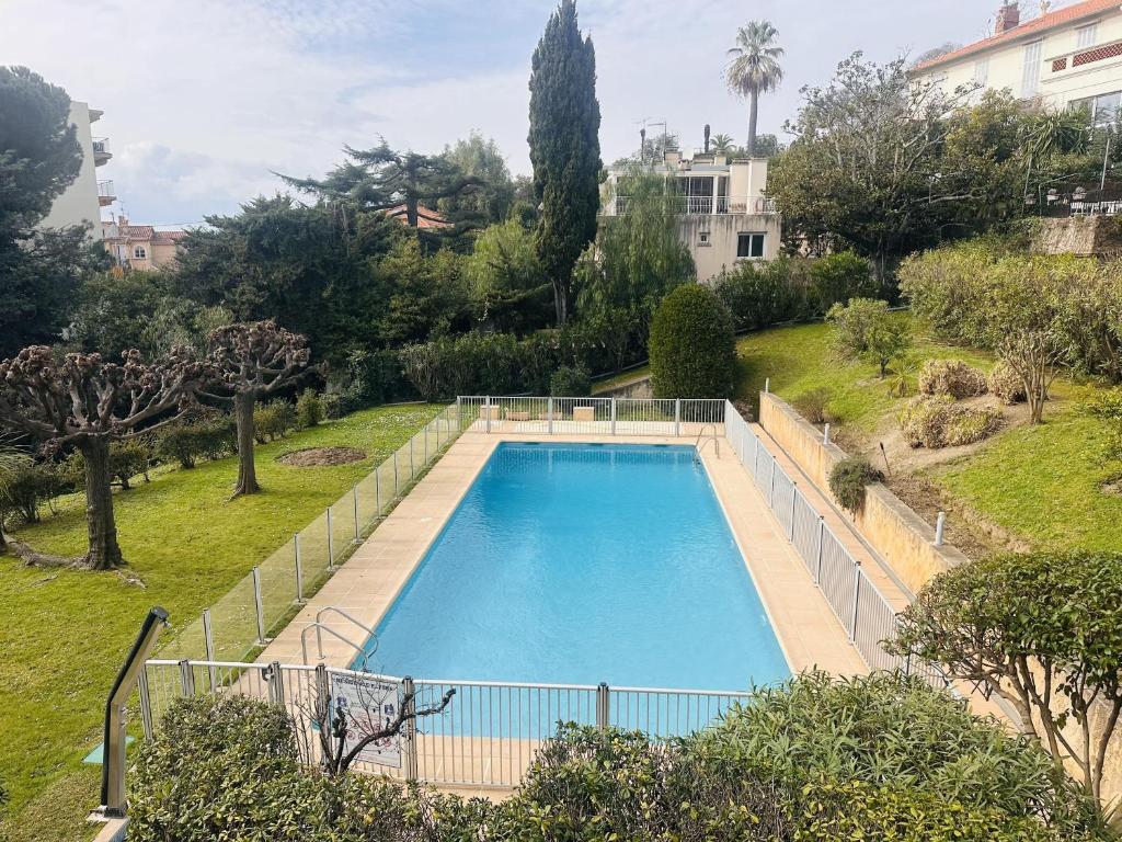 Light modern Studio with Garden terrace shared pool - 2294, Cannes