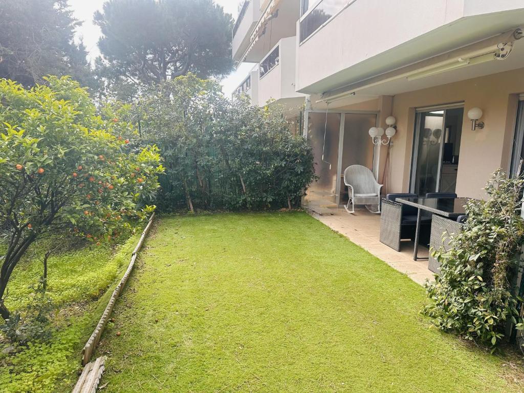 Light modern Studio with Garden terrace shared pool - 2294 - 2