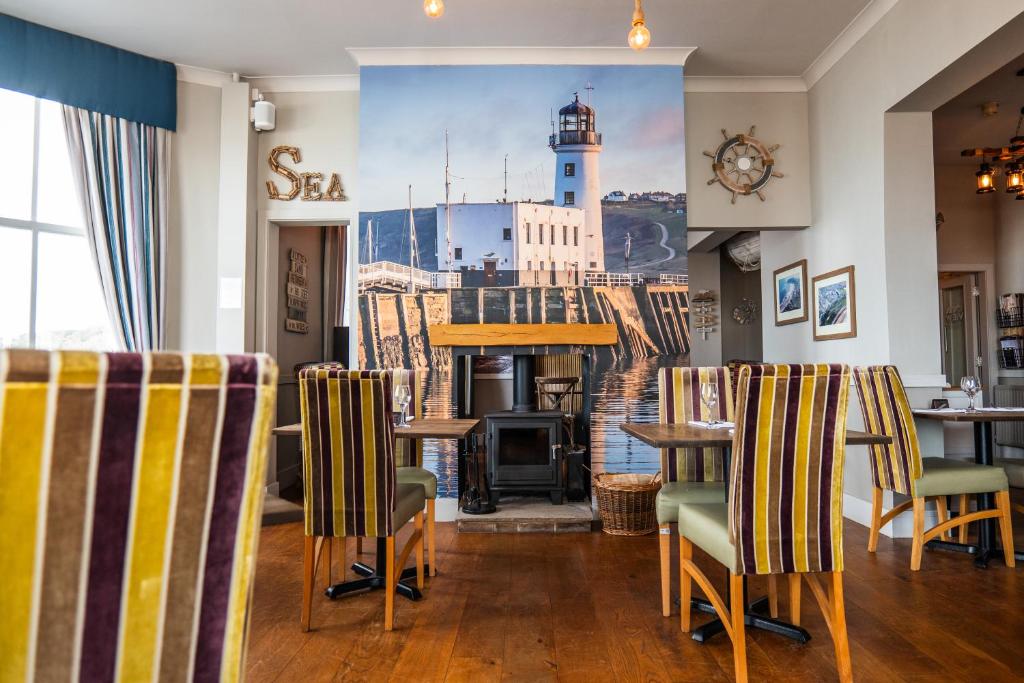 Restaurant, Delmont Hotel & View Restaurant in Scarborough