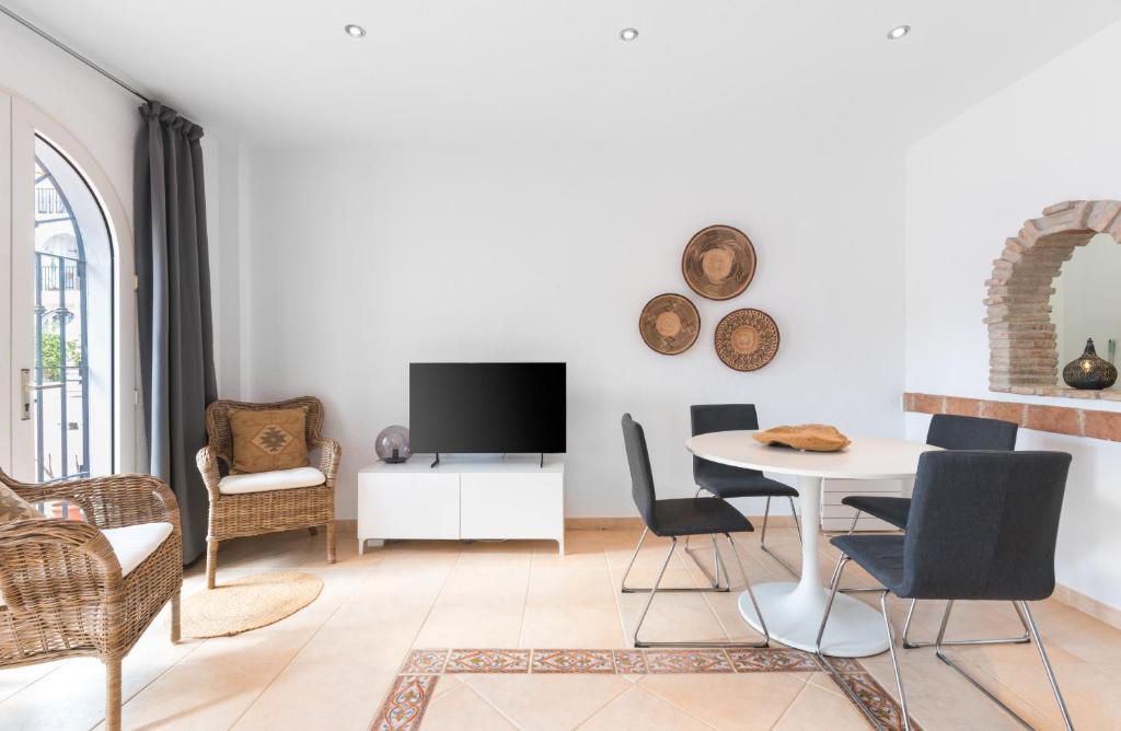 Tio Charles de June - Charming 2 bedroom apartment, Benalmádena