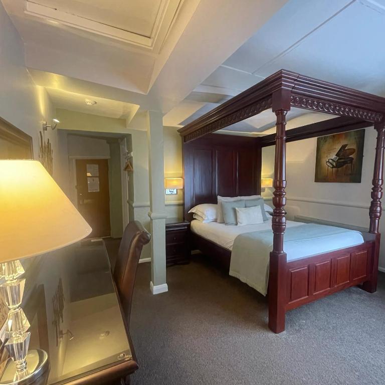 The White Hart Hotel Witham, Witham