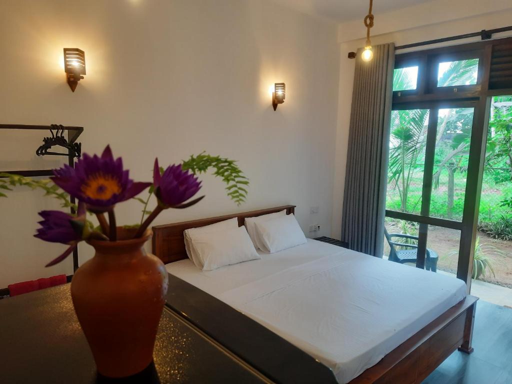 Turtle Point Homestay - BB, Fast Wi-Fi, AC, Batigama