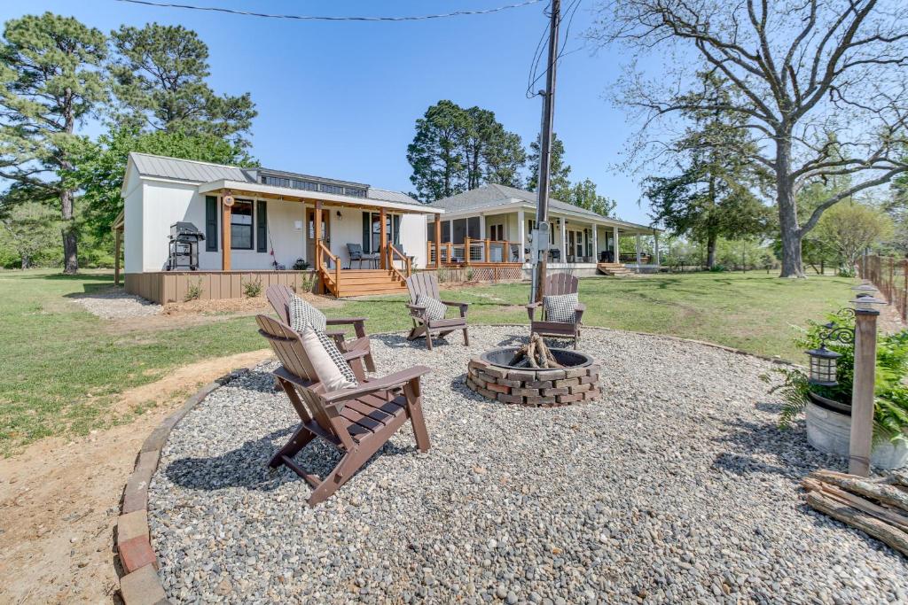 Fish, Swim and Tube Okolona Studio with Pond Access, Okolona