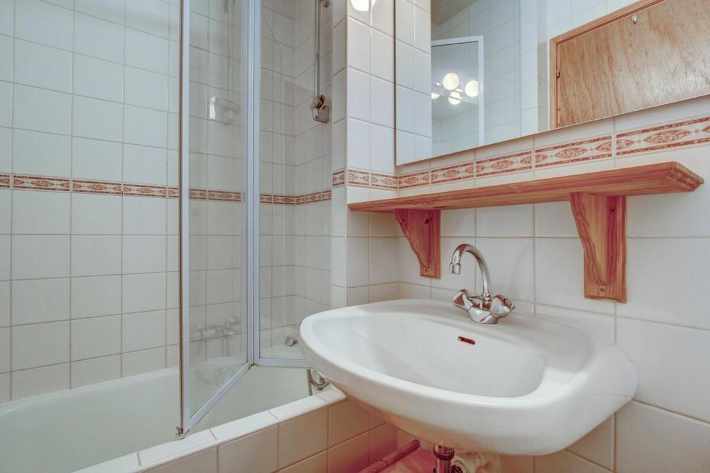 Large 8 Bedroom Chalet in Essert Romand - 2