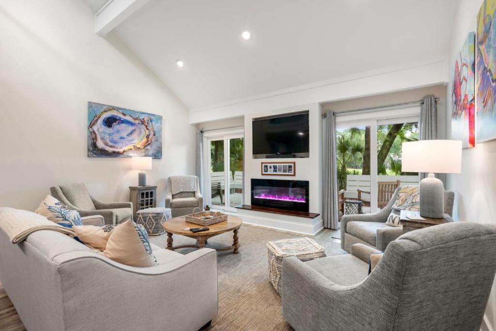 46 Crested Flycatcher by Akers Ellis Rentals, Kiawah Island