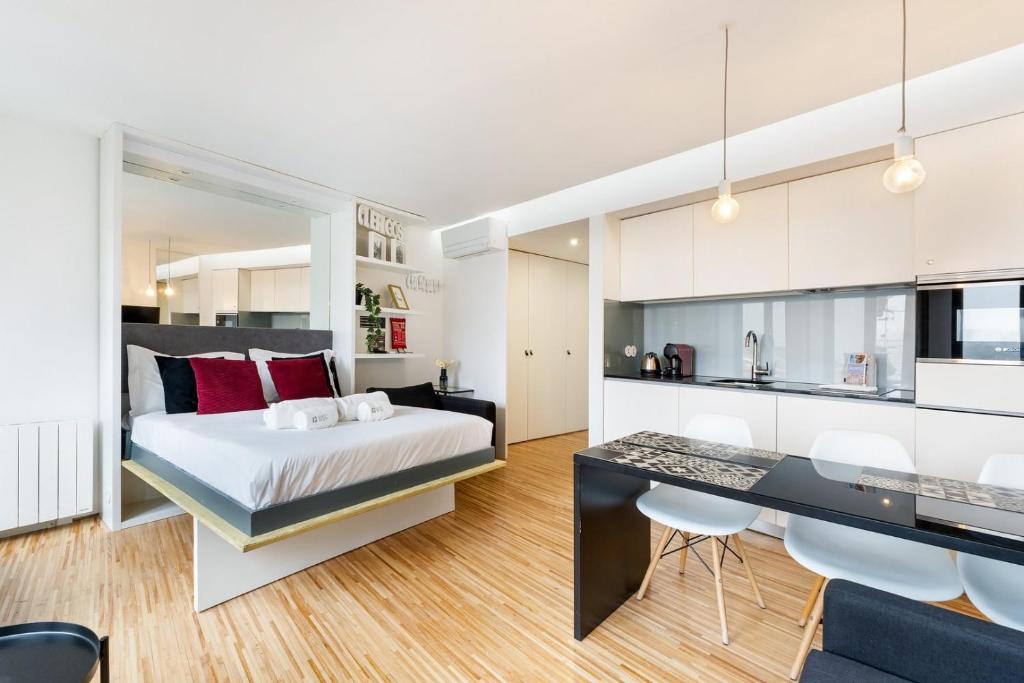 GuestReady - Cathedral Design Apartments, Porto