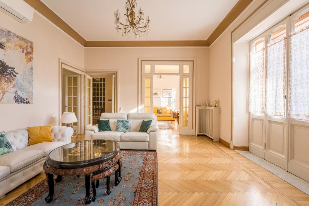Large Apartment Trastevere Viale Glorioso, Rzym