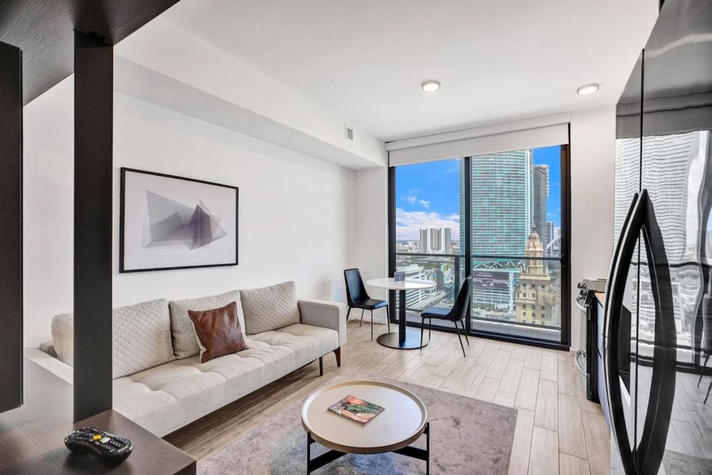 Lux Studio Miami and Bay views, Miami
