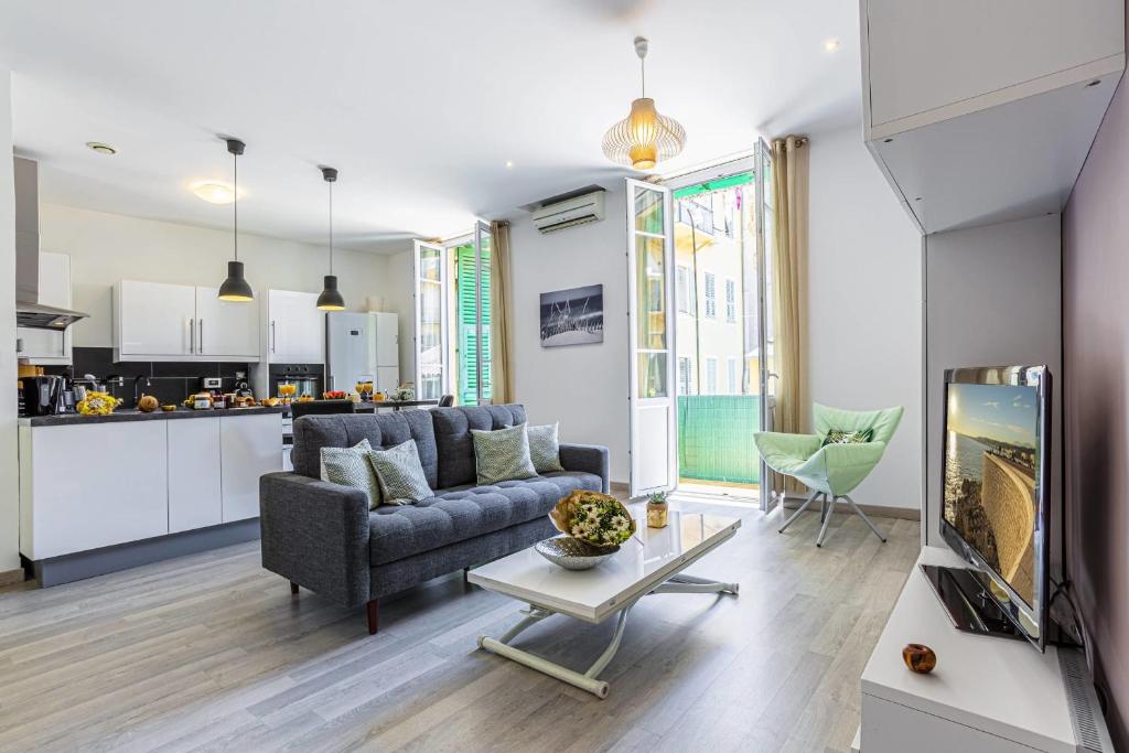 GUISOL - Typical Nice 3 Bedroom AC near Port, Nice