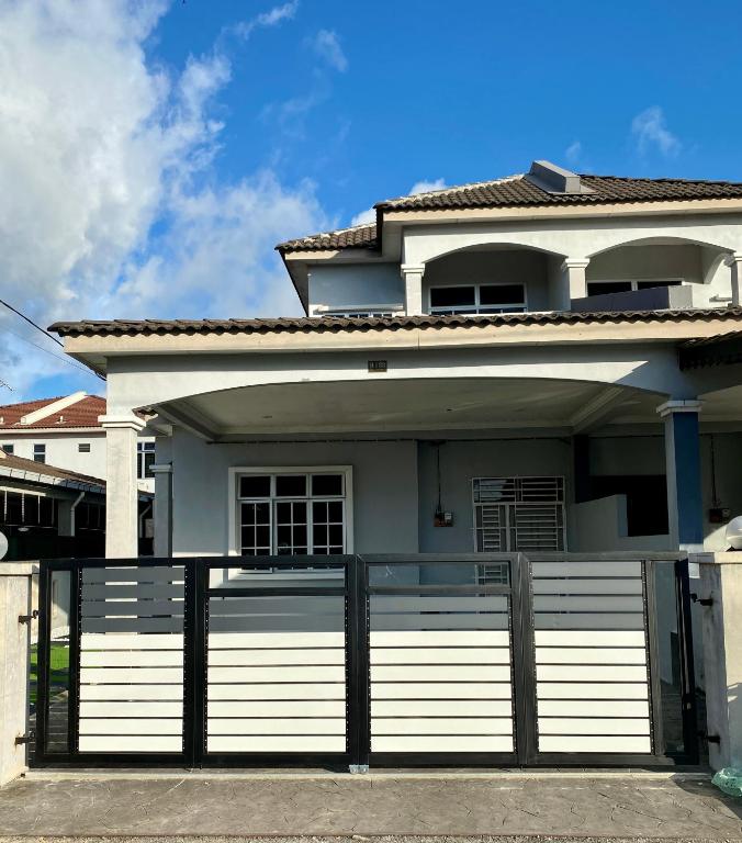 Haus (1400 m²), 3 Schlafzimmer und 2 eigene Badezimmer in Kuala Kedah (DeSyafiq Homestay)