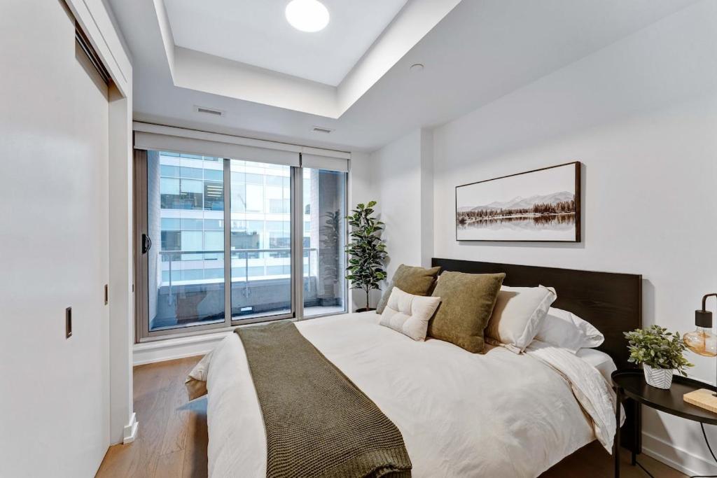 High-end Condo with Gym and walking distance to Parliament, Ottawa