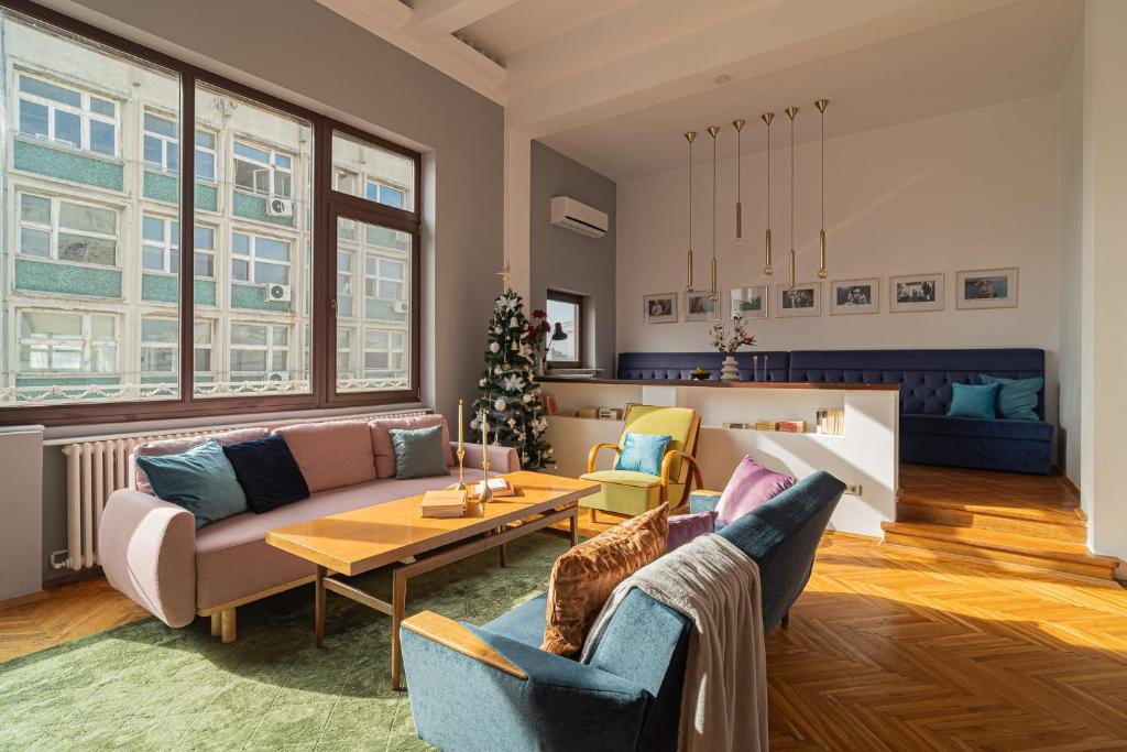 3BR Atrium Penthouse by Cismigiu - Bright & Spacious with Balcony, Bukurešť