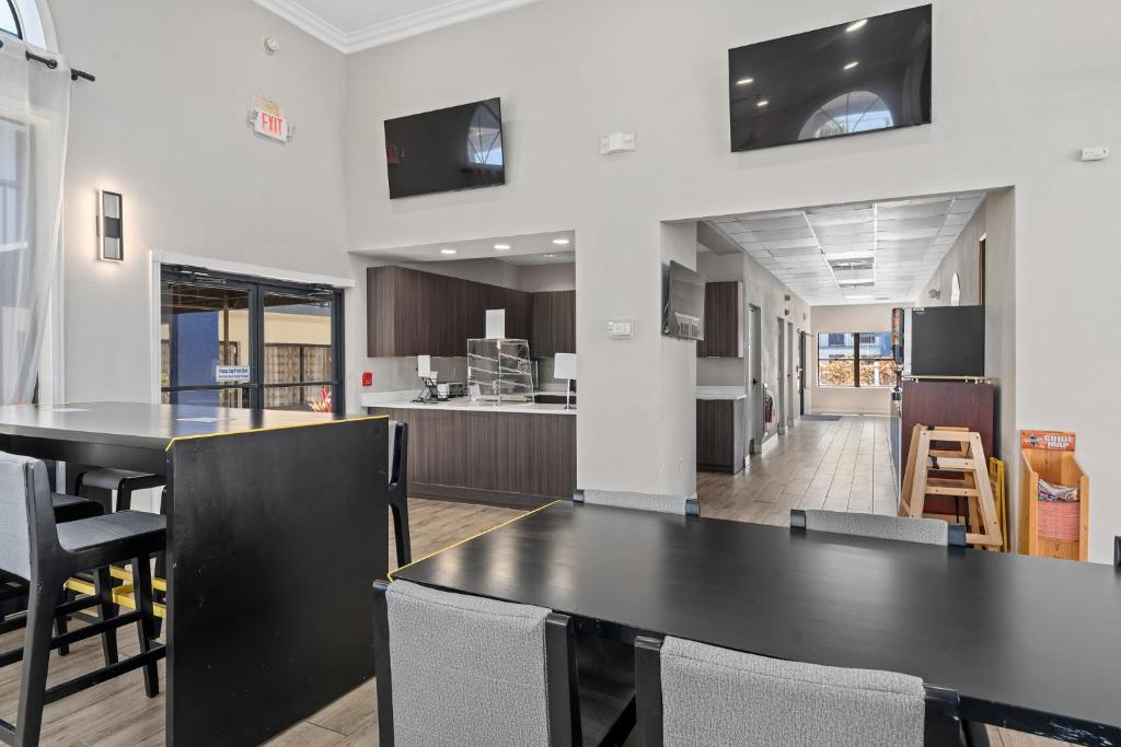Shared lounge/TV area