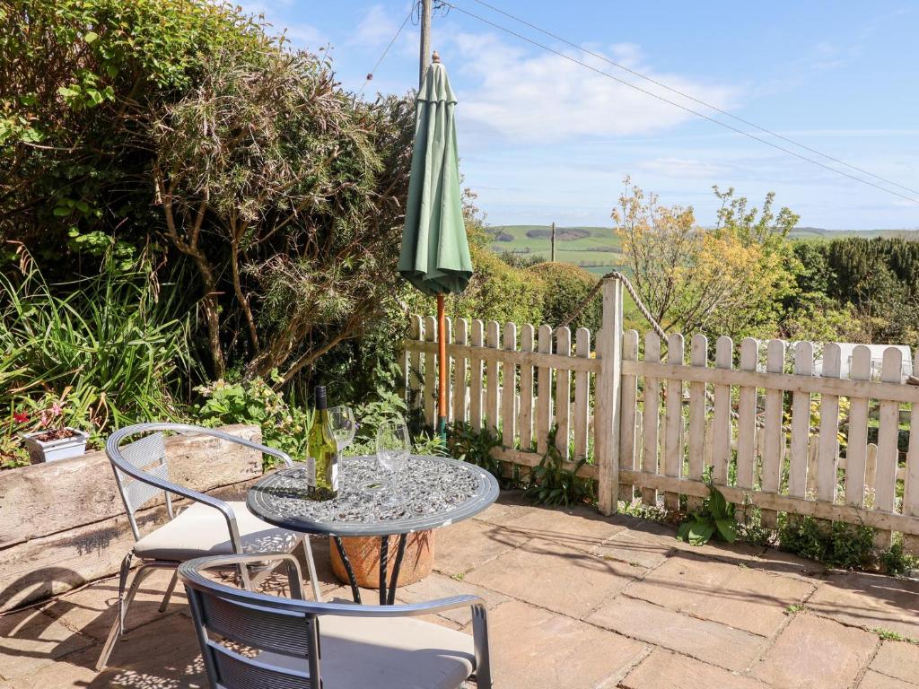 High Bullen Cottage, Chideock - pet-friendly stay