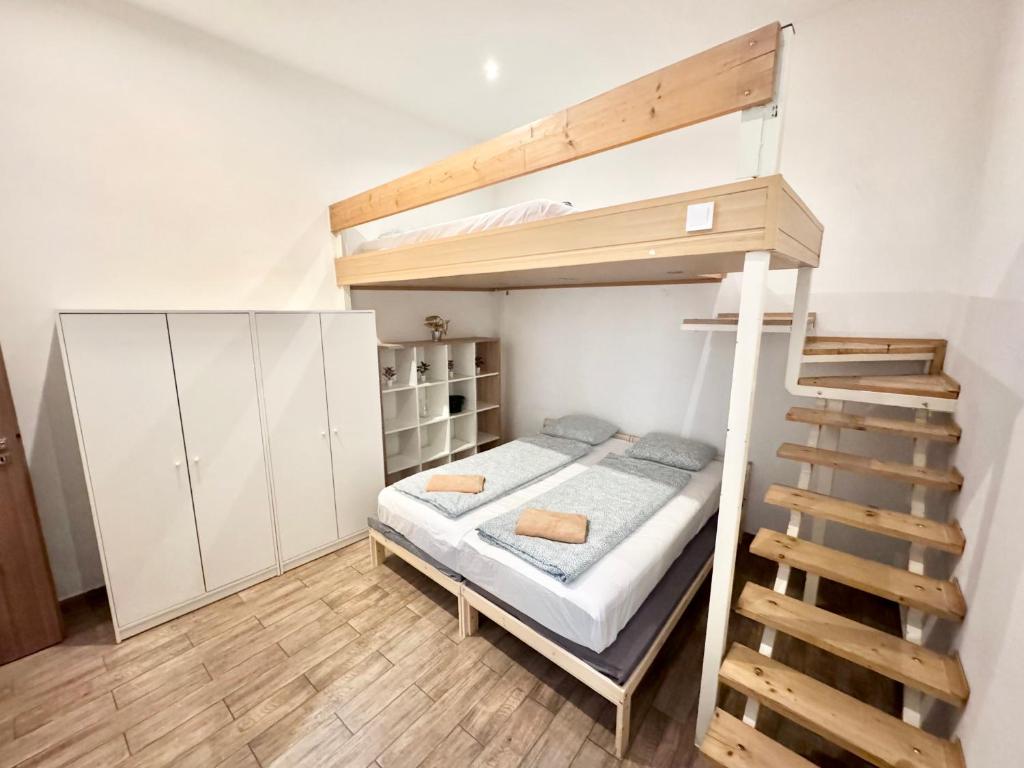 S6 - APARTMENT PROMO next to gozsdu garden 전경