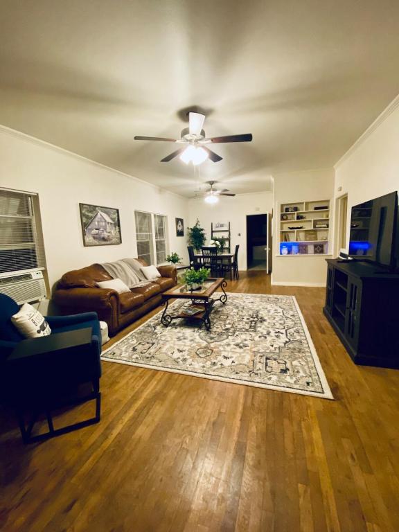 The Pit Stop, Electra