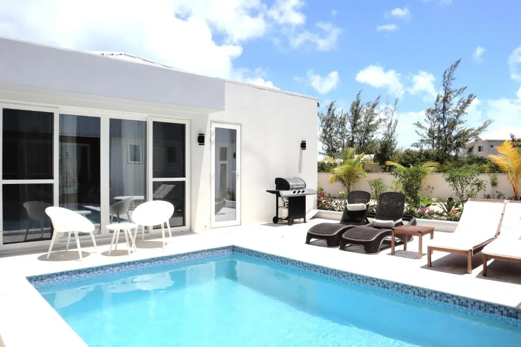 Ocean Pearl - Getaway Modern Villa W Pool, hotel v destinaci Long Bay Hills