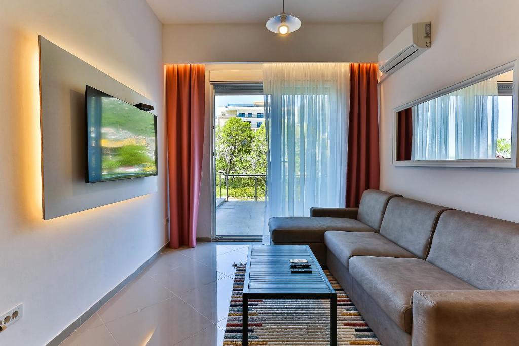 SS Studio Oaza mira, Šušanj