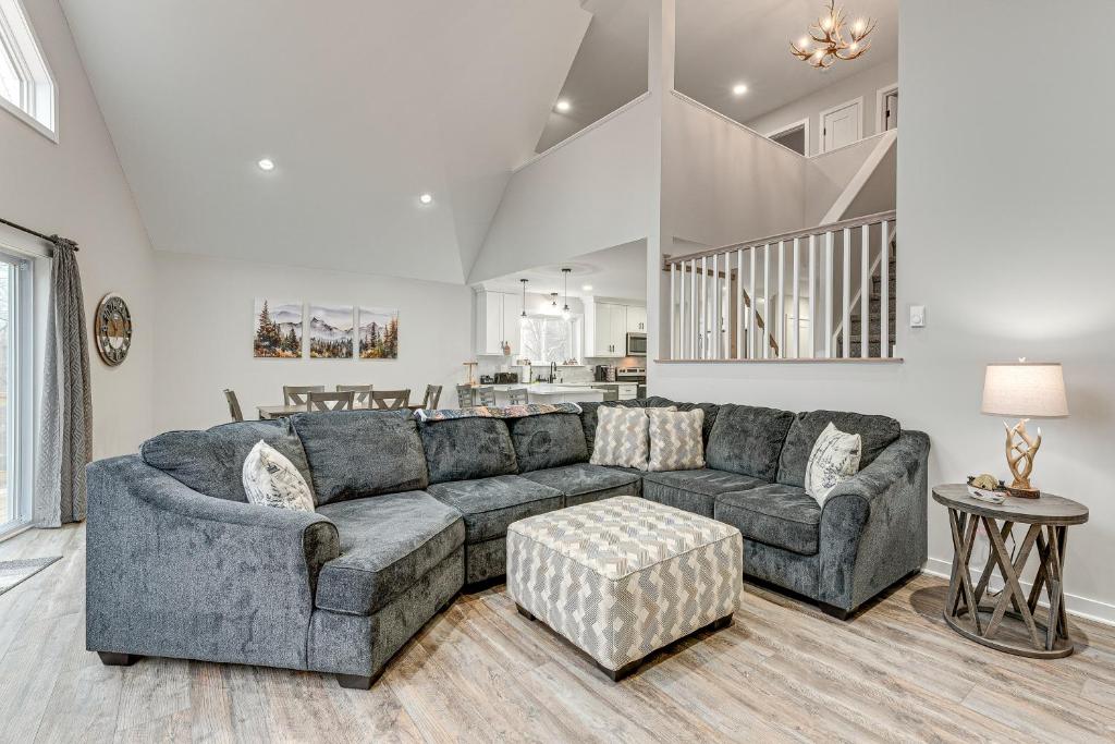 Lake and Pool Access Poconos Family Getaway!, Albrightsville