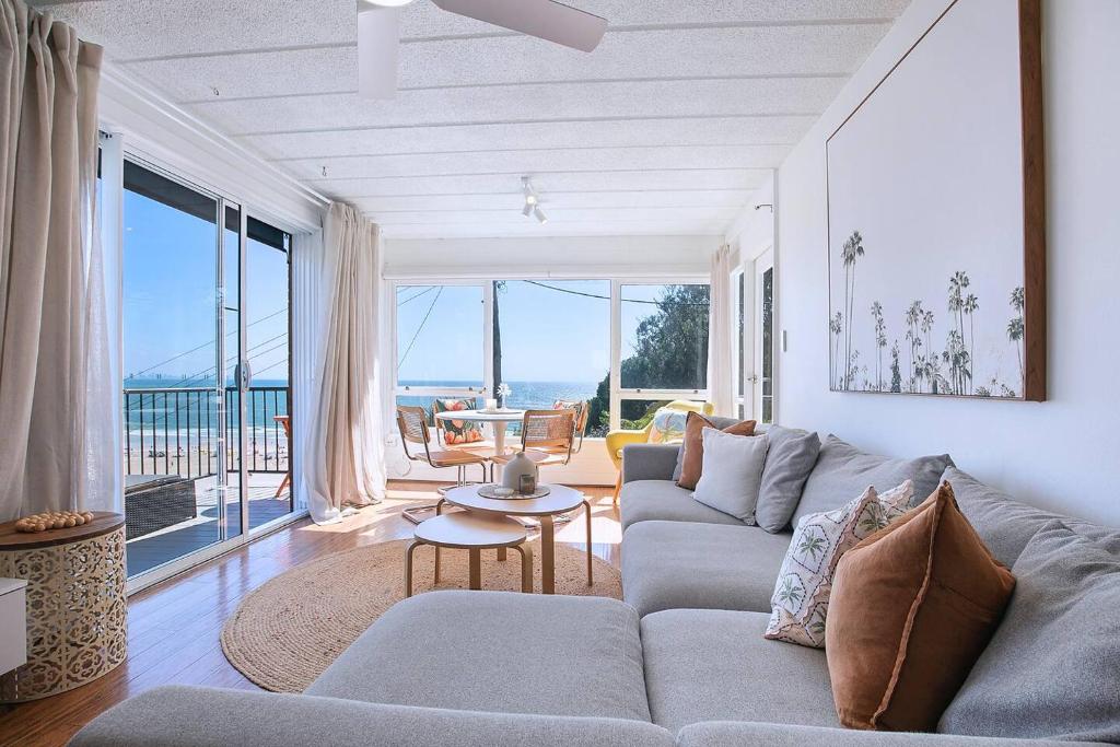Azure Kirra - Chic Beachfront Living in Coolangatta, Coolangatta