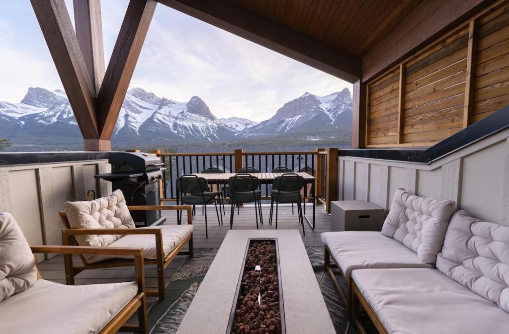 Sunset Ridge- 360 Mountain Views!, Canmore