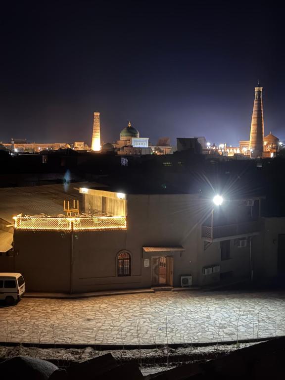 Adam-Eva Hotel, Chiva