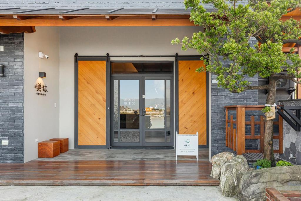 河海之間 Between River and Sea