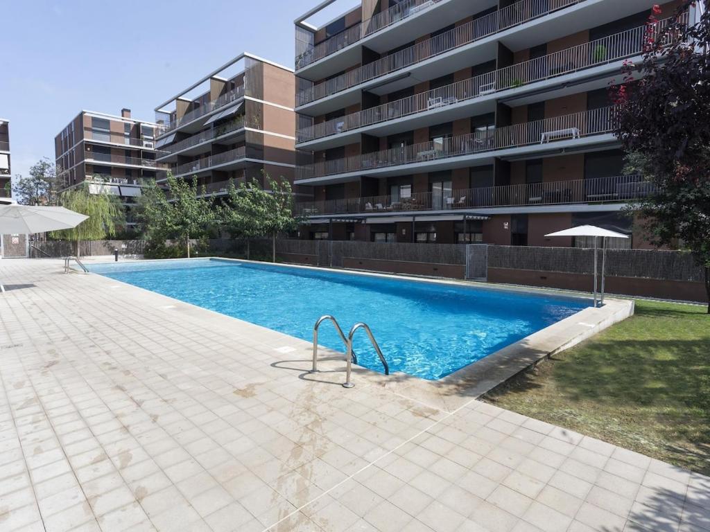 Precioso apartamento con terraza y piscina - 1