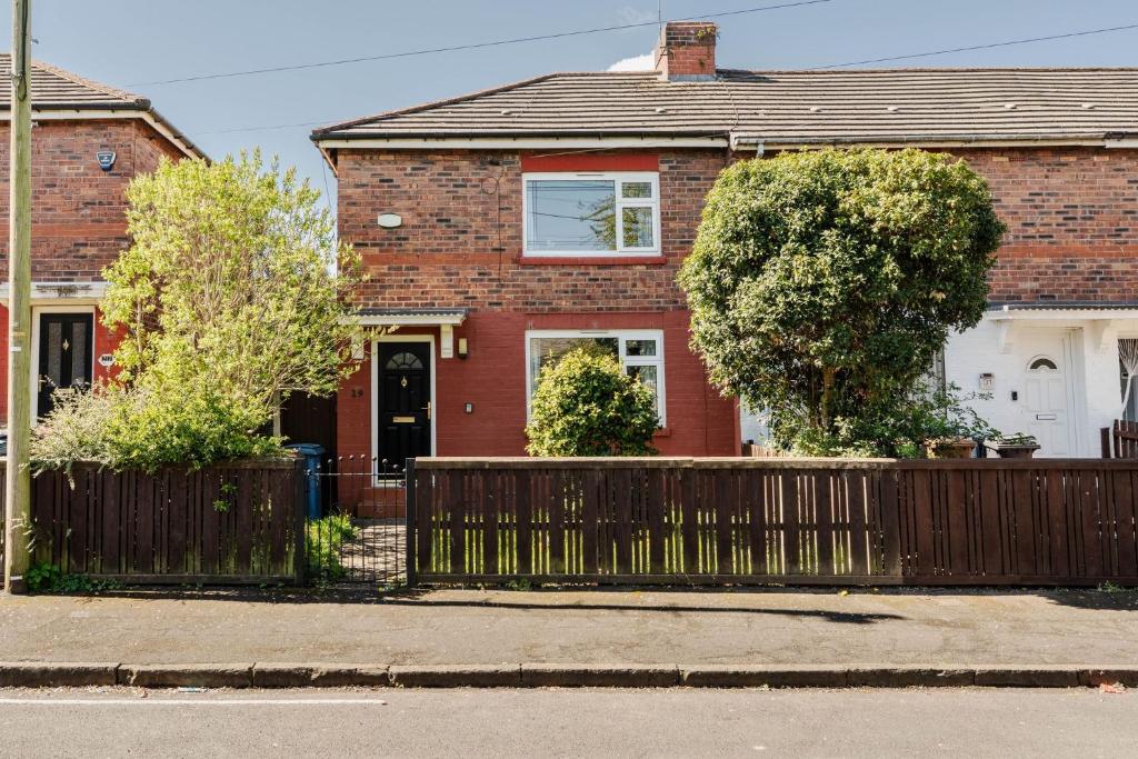 Long Stay 3BR House with Parking, Manchester