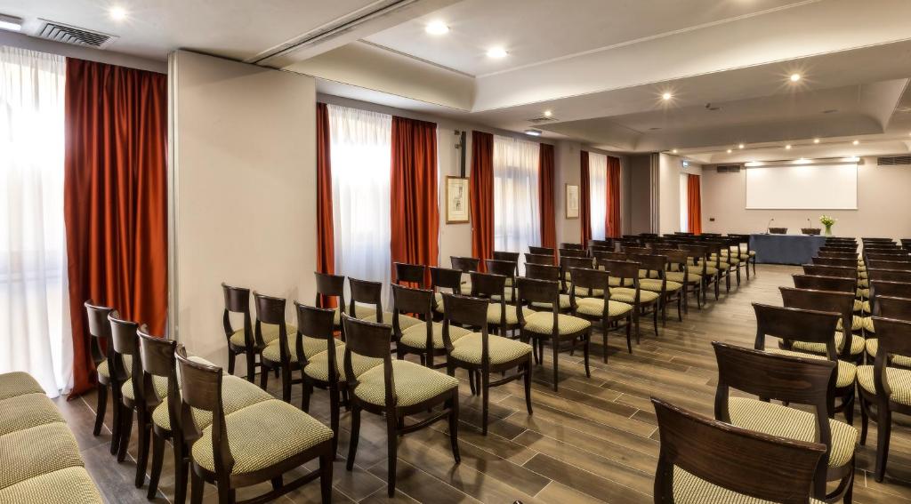 Tárgyalóterem/bálterem