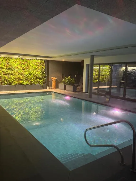 Hôtel WELLNESS EAU DE ROCHE Durbuy，位于杜柏的酒店