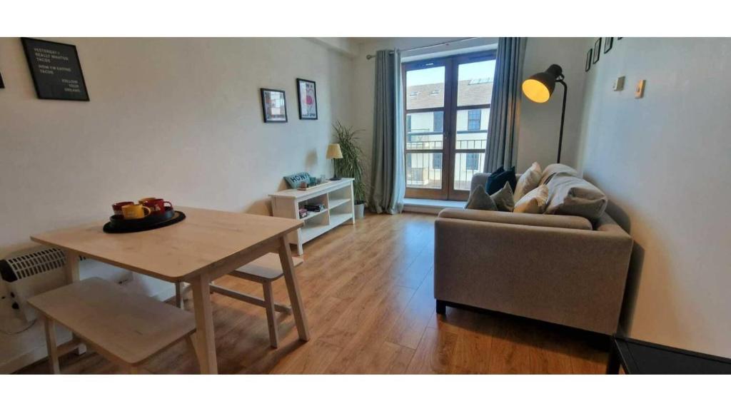 Large 2bd at trendy Portobello Dublin city centre, Dublino
