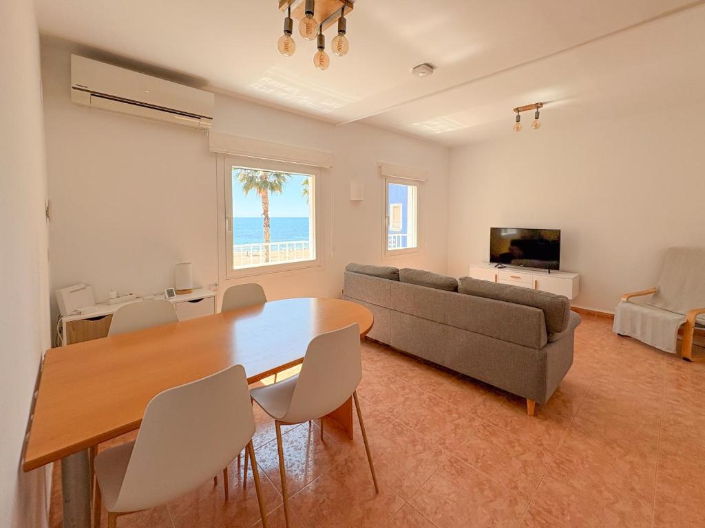 Encantador Apartamento en Primera Línea de Playa - 4