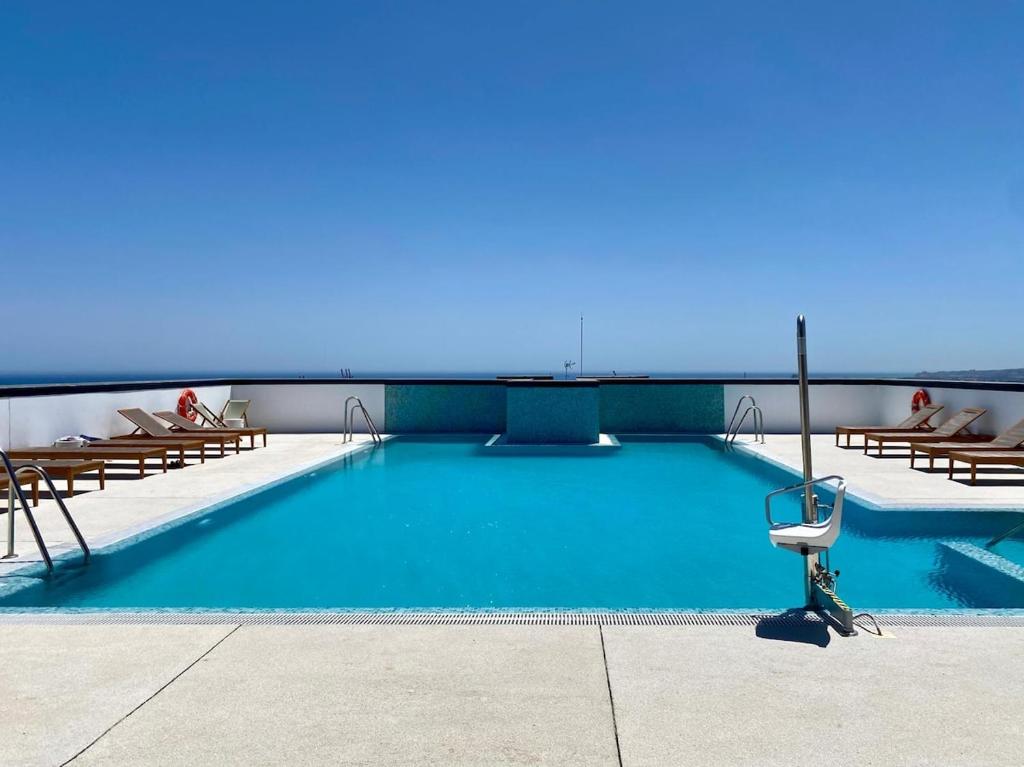 High-rise apartment with views, Malaga