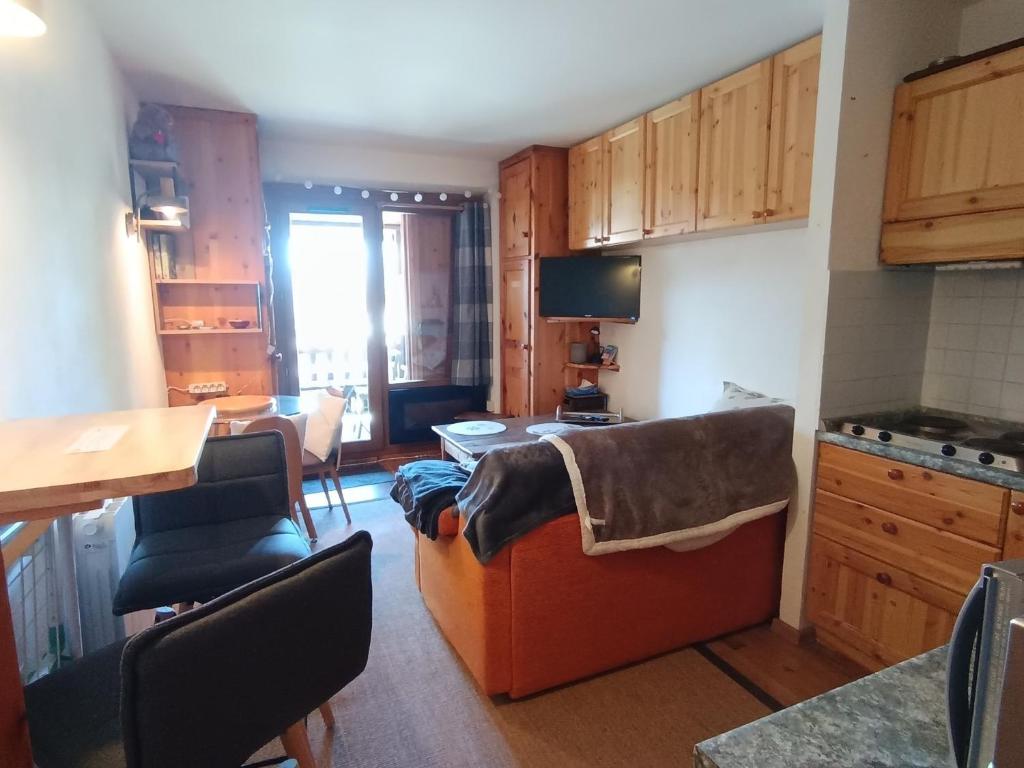 Studio cosy avec terrasse, jardinet et Wifi à Montgenèvre - FR-1-445-188 - 2