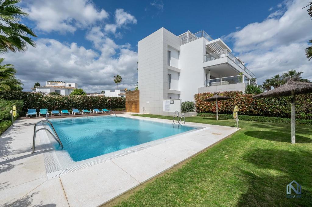 Newly Built 3 BDRM Lavish Penthouse Next to Beach - 2