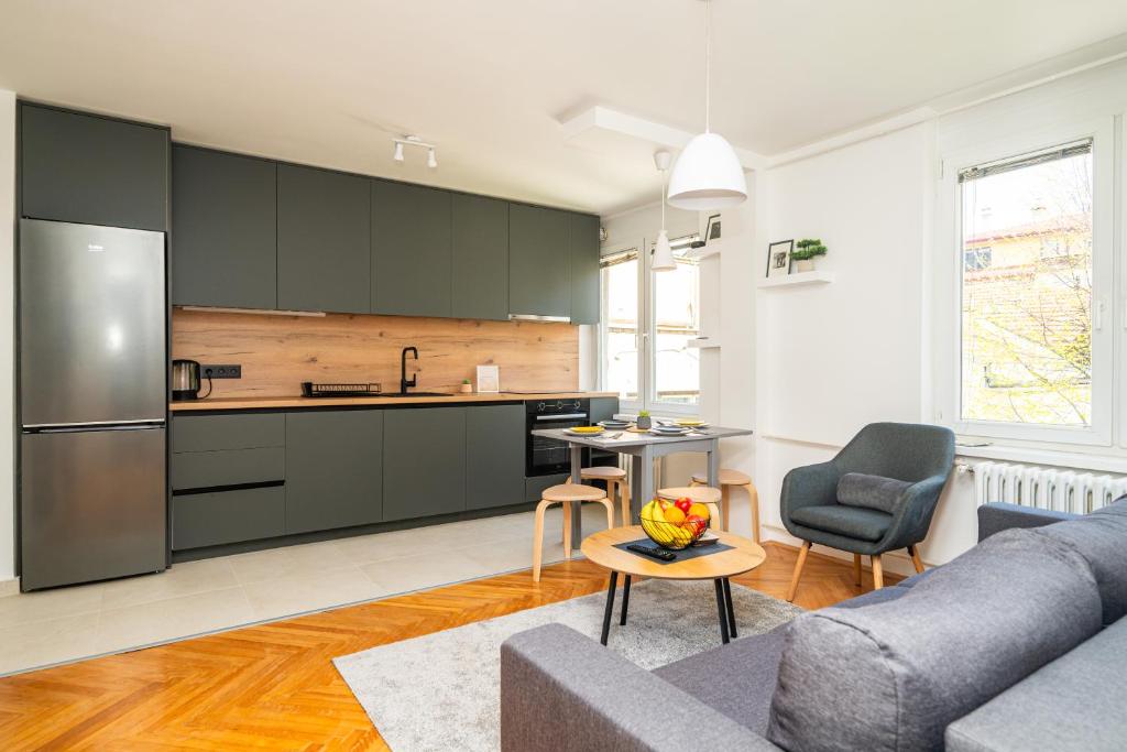 Modern 1 BDR with Balcony - 4