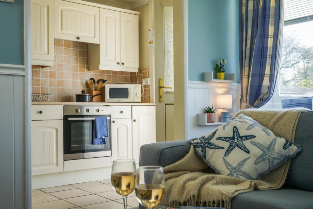 River Dart Views Bungalow, Galmpton - photo 3
