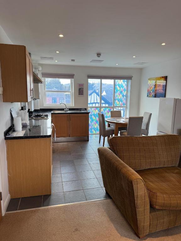 Modern, sleeps 6, rural market town, Llani, Llanidloes